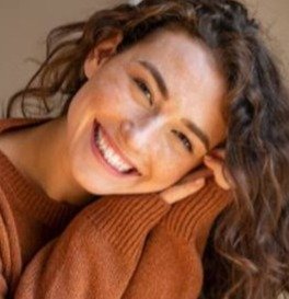 Verified buyer Isabella Garcia providing a five-star testimonial regarding improved visual comfort and daily routine efficiency.